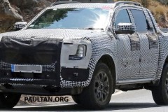 Bắt gặp Ford Ranger 2022 trên đường thử với thiết kế đầu xe giống Maverick