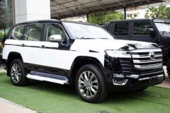Cận cảnh Toyota Land Cruiser 2022 đầu tiên về Campuchia