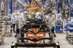 Chính phủ một lần nữa xem xét giảm 50% lệ phí trước bạ cho ô tô nội địa