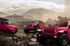 Jeep Wrangler 2021 được bổ sung màu hồng giúp xe nổi bật hơn trên đường off-road