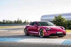 Porsche Taycan 2022 được bổ sung 63 màu sắc mới, thêm tính năng đỗ xe tự động hoàn toàn