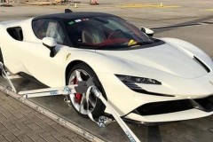 Thêm tin đồn siêu xe Ferrari SF90 Stradale "nhăm nhe" về nước, lần nay là màu sơn độc