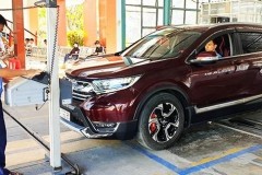 Từ 1/10 này, chủ xe ô tô đi đăng kiểm không cần xuất trình bảo hiểm trách nhiệm dân sự