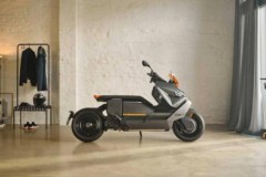 BMW Motorrad CE-04 có giá khoảng 270 triệu đồng