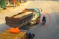 Video: Xe ben vượt ẩu và rẽ thiếu quan sát, tông tử vong người phụ nữ đi xe máy tại Vĩnh Phúc