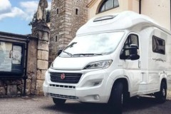 Wingamm Oasi 540 - Mẫu xe van cắm trại nhỏ gọn mà đầy đủ tiện nghi của người Ý