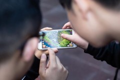 Bị cấm chơi game ngày thường, trẻ em Trung Quốc thuê tài khoản 5 USD chơi 2 tiếng