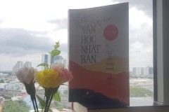 Cuốn sách lý giải những vấn đề về văn học Nhật Bản trên tinh thần văn hoá