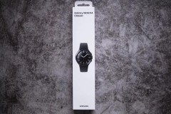 Mở hộp Galaxy Watch4 Classic: Thiết kế truyền thống, tính năng thông minh, hiệu năng mạnh mẽ