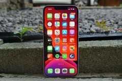 Trên tay iPhone 13: Thay đổi nhỏ trong thiết kế, pin lớn hơn
