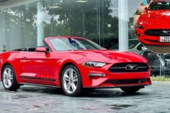 Ford Mustang mới "làm dâu" thành phố hoa phượng đỏ diện biển thần tài ấn tượng