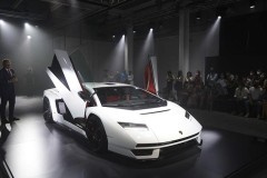 Lamborghini Countach LPI 800-4 "bay" từ Mỹ về Ý, ra mắt nghệ thuật tại Milan Design Week