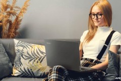 Lenovo ra Yoga Slim 7 Carbon: màn hình 14" OLED, giá từ 1290 USD