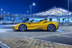 Ferrari SF90 Spider chính thức hiện diện tại Hồng Kông: Giảm bớt trang bị, giá quy đổi tới 31 tỷ VNĐ
