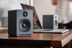 Audioengine A1: Loa bookshelf chủ động nhỏ gọn, tiếng hay cho không gian làm việc tối giản