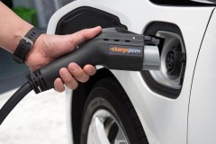 Anh yêu cầu nhà và văn phòng mới xây phải có chỗ sạc cho xe ô tô điện