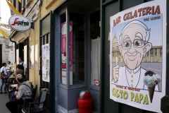 Giáo hoàng gửi tặng 15.000 que kem cho tù nhân để giải nhiệt trong mùa hè này