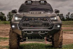 Toyota Hilux với gói phụ kiện hầm hố, cạnh tranh Ford Raptor