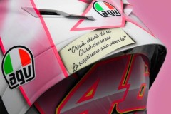 Valentino Rossi giới thiệu mẫu nón dành tặng con gái tương lai