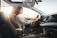 Vì sao phụ nữ dễ gây tai nạn khi cầm lái ô tô