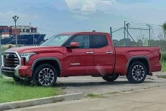 Xe bán tải Toyota Tundra 2022 lộ ảnh thực tế bản tiêu chuẩn trước ngày ra mắt