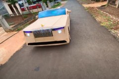 Xe sang Rolls-Royce làm từ bìa carton của nhóm bạn tại Việt Nam lên báo nước ngoài