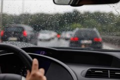 Bỏ túi 6 bí kíp lái xe an toàn dưới trời mưa của "tài già"