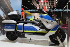 Chi tiết BMW CE 04 và F900 XR phiên bản Police