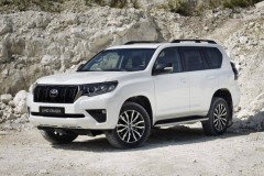 Chọn Toyota Land Cruiser Prado hay Volkswagen Teramont trong tầm giá 2,4 tỷ đồng?