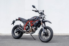 Ducati Scrambler Desert Sled Fasthouse 2021: Phiên bản ăn mừng chiến thắng giải đua địa hình cập bến Việt Nam