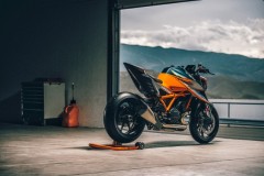 KTM 1290 Super Duke R sắp lộ diện phiên bản hoàn toàn mới với mã 'EVO'