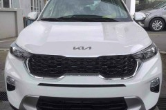 Loạt ô tô mới về đại lý, chuẩn bị giao đến tay khách Việt