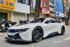 Sài Gòn: Ngắm BMW i8 hầm hố với gói ngoại thất carbon - "Con cưng" một thời của đại gia Việt
