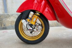 Siêu phẩm Vespa 946 hoàn thiện hơn với dàn chân Racing