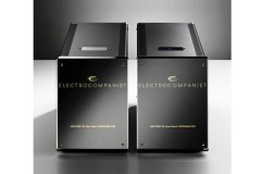 Cận cảnh power amp monoblock Electrocompaniet AW 180 M trong quá trình sản xuất