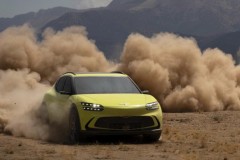 Không quá mạnh mẽ, SUV sang chạy điện Hàn Quốc Genesis GV60 có gì để “hút khách“?