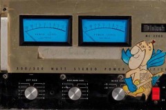 Chiếc amplifier McIntosh MC2300 Budman của huyền thoại Jerry Garcia thuộc về chủ mới với giá lên tới 378,000 USD