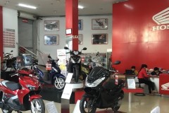 Doanh số bán xe máy chạm đáy, giảm còn 3.377 xe mỗi ngày