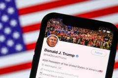 Donald Trump yêu cầu toà án Mỹ khôi phục lại tài khoản Twitter