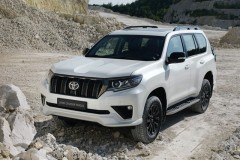 Toyota Land Cruiser Prado 2021 ra mắt Việt Nam với một số cải tiến về trang bị