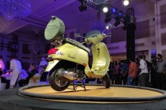 Sau 15 năm Vespa LX lại được lôi ra để làm bản kỷ niệm 75 năm đặc biệt như “đàn em” Primavera