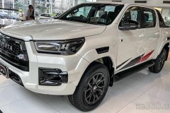 Toyota Hilux GR Sport phiên bản thể thao cao cấp mới với giá 900 triệu đồng