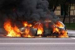 6 loại vật dụng không nên xuất hiện trên ô tô