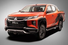 Giá từ 760 triệu đồng, Mitsubishi Triton Athlete Mới có gì để “so găng” Ford Ranger Wildtrak tại Việt Nam?
