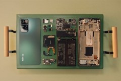 Hé lộ cấu tạo bên trong của Redmi Note 11 Pro Plus qua video 'mổ bụng'