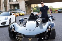 Hoàng Kim Khánh "cất công" sang Campuchia chỉ để trải nghiệm siêu xe không mui BAC Mono