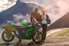 Kawasaki nhảy vọt so với 3 “ông lớn” Nhật Bản còn lại với công nghệ radar trên chiếc Ninja H2 SX SE 2022