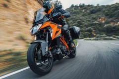 KTM 1290 Super Duke GT 2022 ra mắt được nâng cấp hàng loạt công nghệ điện tử