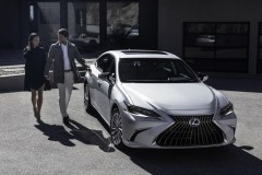 Lexus ES và GX phiên bản mới 2022 chính thức được giới thiệu tại Việt Nam