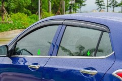 Những điều cần biết về nẹp chân kính xe ô tô